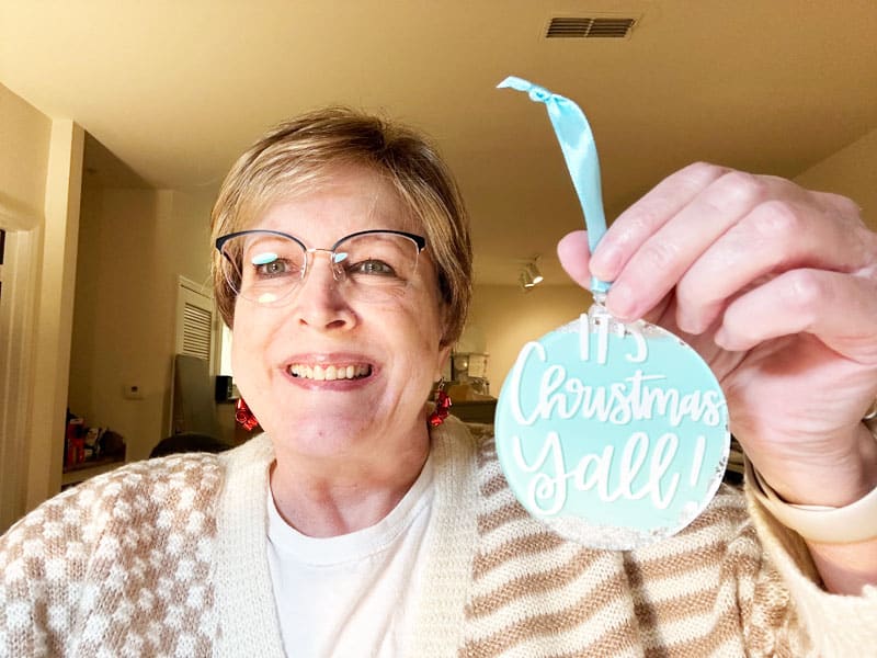 Read more about the article Crafting Christmas Magic: Personalize Your Ornaments with Cricut
